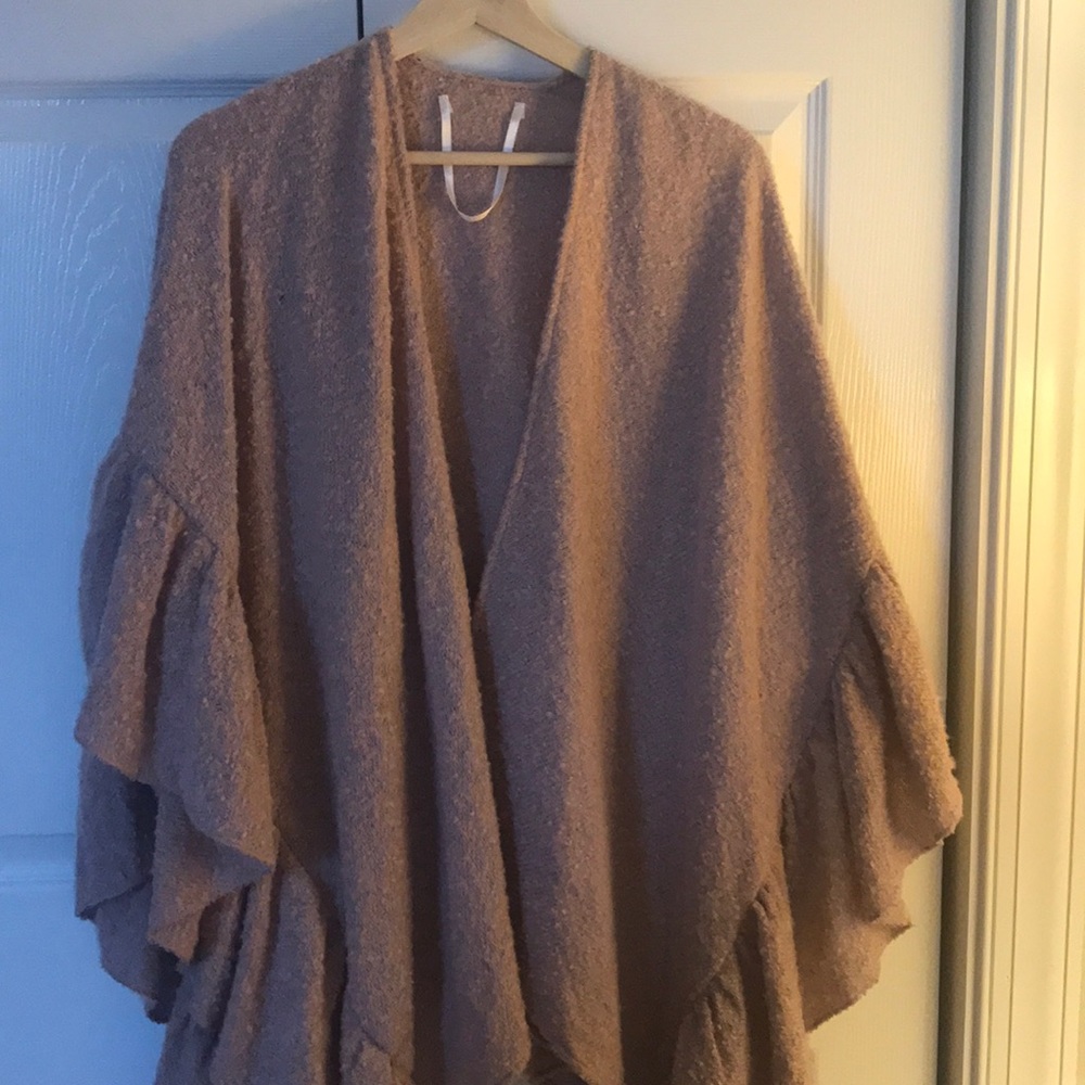 Oversized Solid Ruffle Ruana - Picture 6 of 6